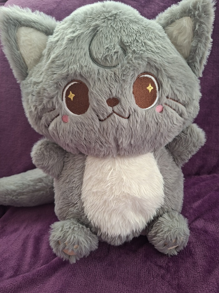 Tsuki is the resident melee DPS and space cat. She's always ready to bop monsters!